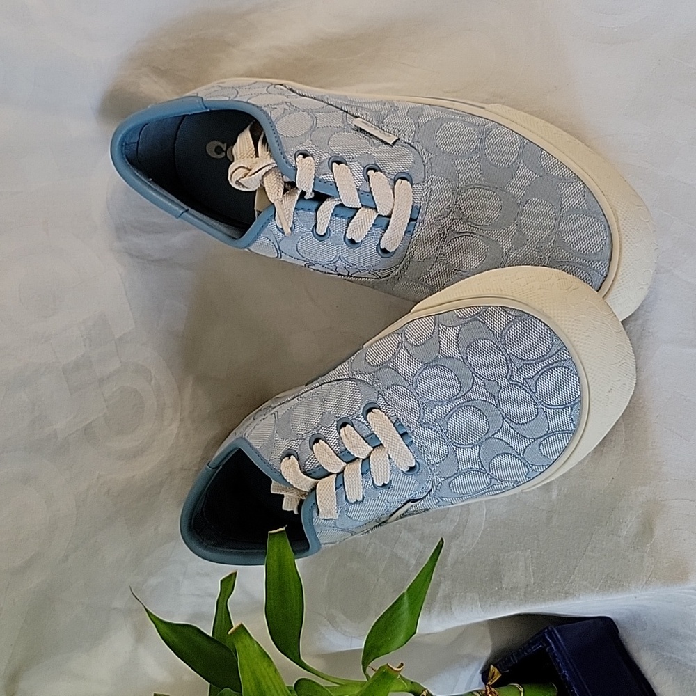 Coach Blue Chambray Lace-up Sneakers- size 8.5 (fit like 9-9.5)